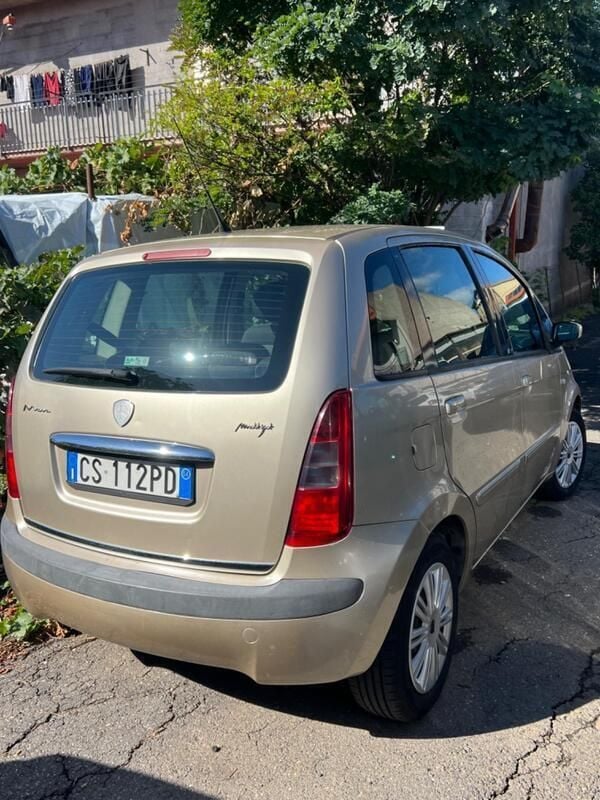 Usata Lancia Musa 75 CV (55 kW) 2004 Grigio Monovolume
