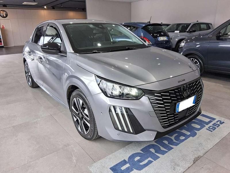 Usata Peugeot 208 Allure 101 CV (74 kW) 2025 Grigio Utilitaria