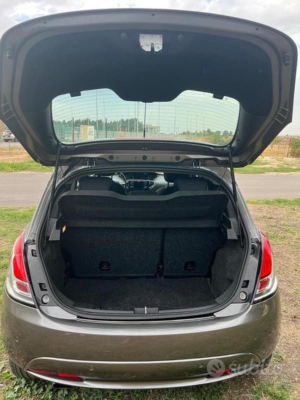 Usata Lancia Ypsilon 69 CV (50 kW) 2018 Grigio Utilitaria