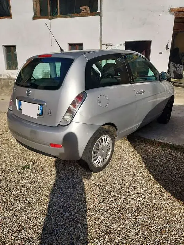 Usata Lancia Ypsilon 60 CV (44 kW) 2010 Utilitaria