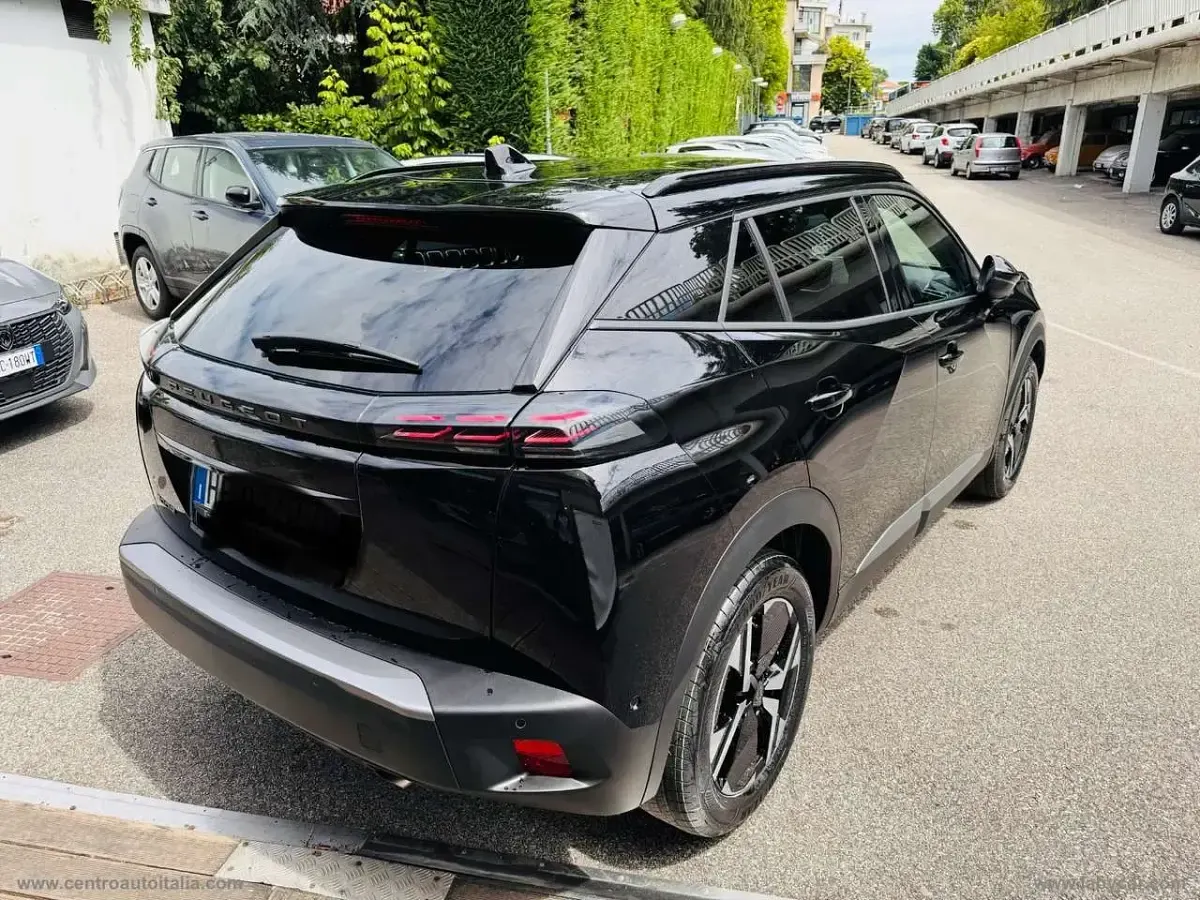 Nuova Peugeot 2008 Allure 101 CV (74 kW) 2026 Nero SUV