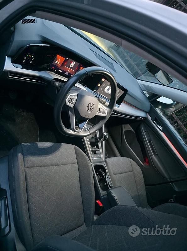 Usata VW Golf VIII 131 CV (96 kW) 2023 Grigio Berlina