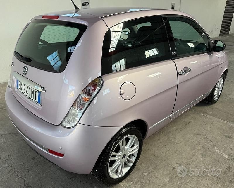 Usata Lancia Ypsilon 69 CV (50 kW) 2011 Viola Utilitaria