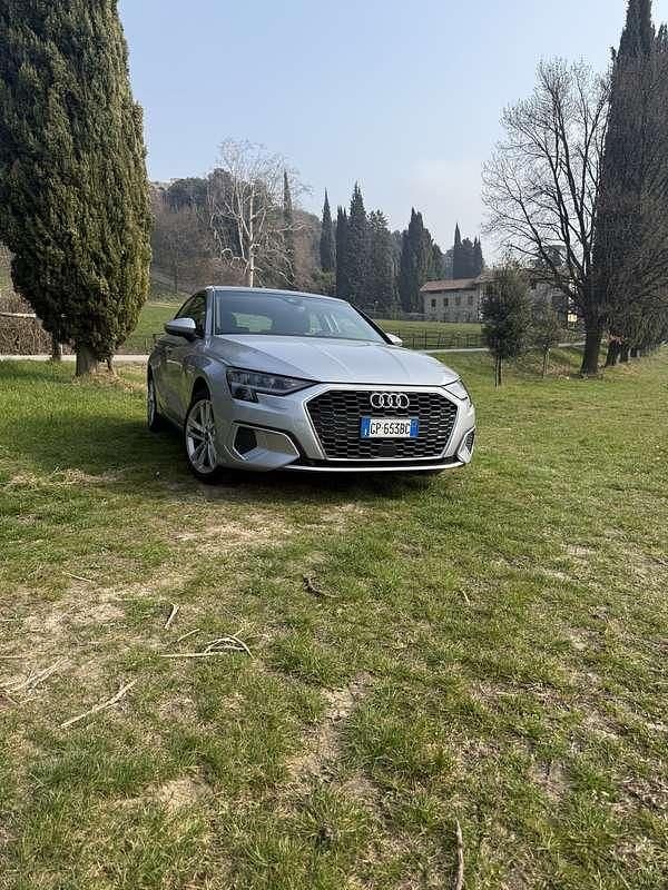 Gebraucht Audi A3 Ambiente 110 PS (80 kW) 2021 Grau Limousine