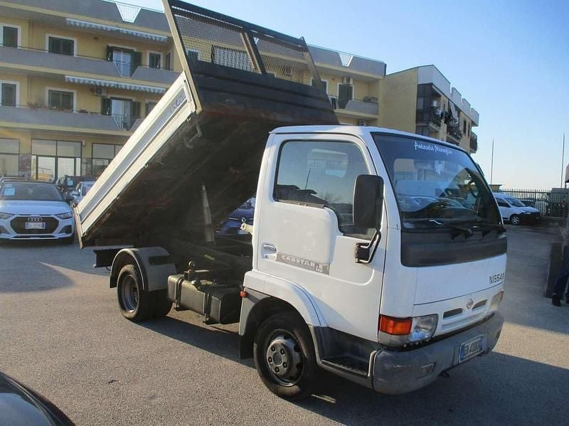 Usata Nissan Cabstar 106 CV (77 kW) 2001 Bianco Pick-up