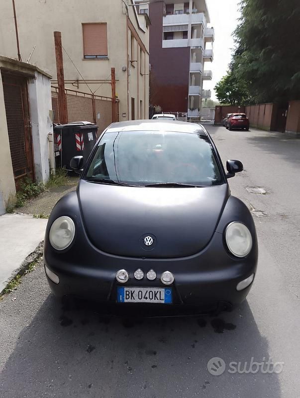 Grigio Usata 2000 VW Beetle Coupé | 1100 € (Buon prezzo) - Immagine 1/2