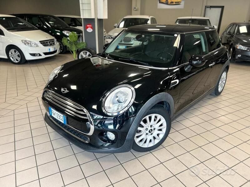 Usata Mini Cooper D Business 116 CV (85 kW) 2015 Nero Utilitaria
