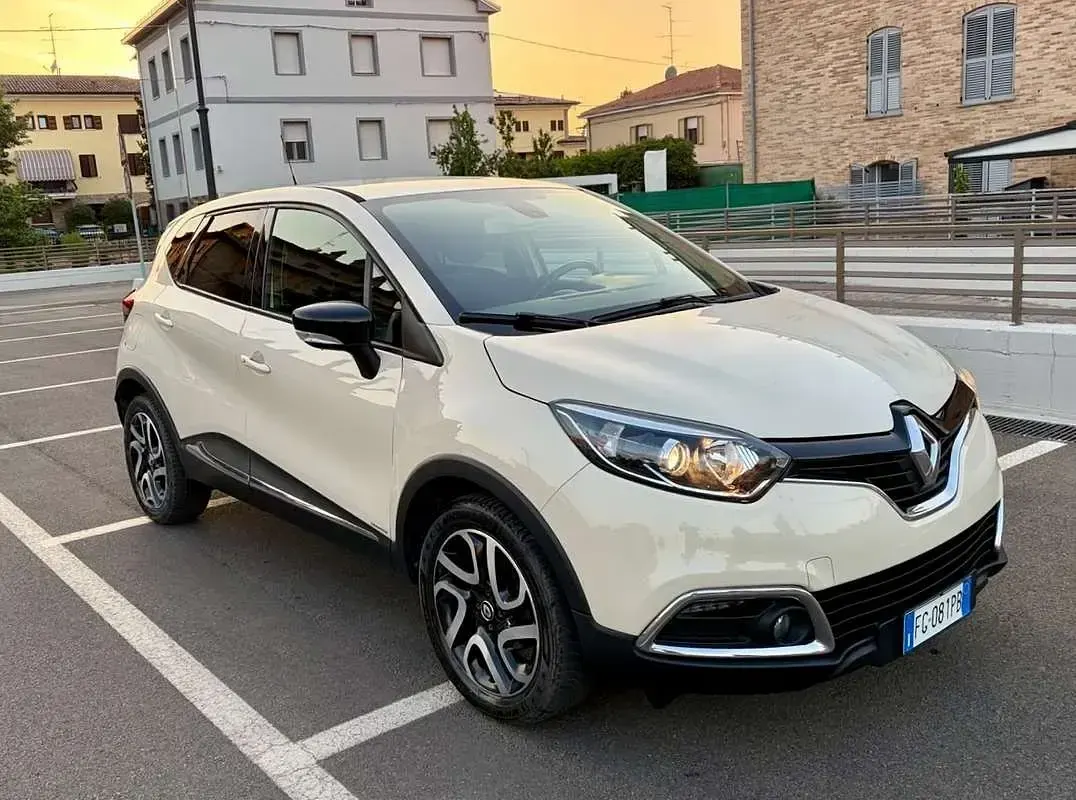 Usata Renault Captur Intens 90 CV (66 kW) 2017 Bianco SUV