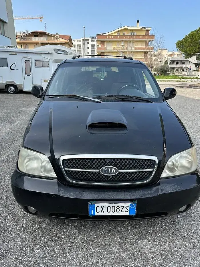 Usata Kia Carnival 145 CV (106 kW) 2005 Nero Monovolume