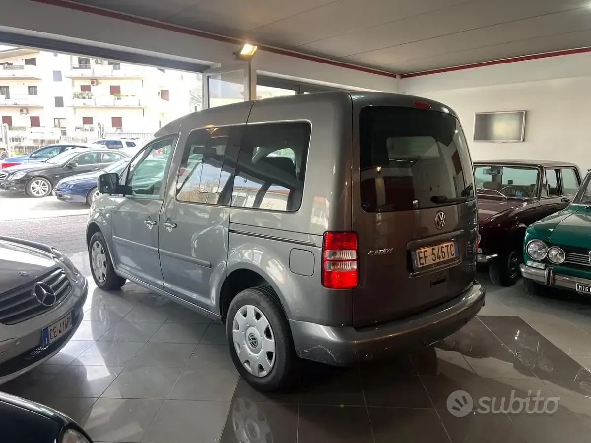 Usata VW Caddy 140 CV (102 kW) 2012 Grigio Monovolume