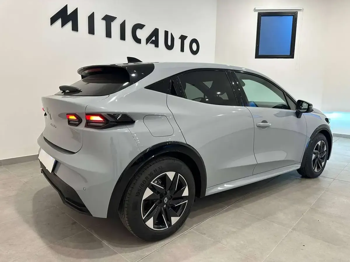 Nuova Renault Clio V Techno 114 CV (83 kW) 2026 Grigio Berlina