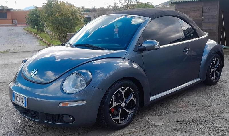 Usata VW New Beetle 115 CV (84 kW) 2008 Grigio Utilitaria