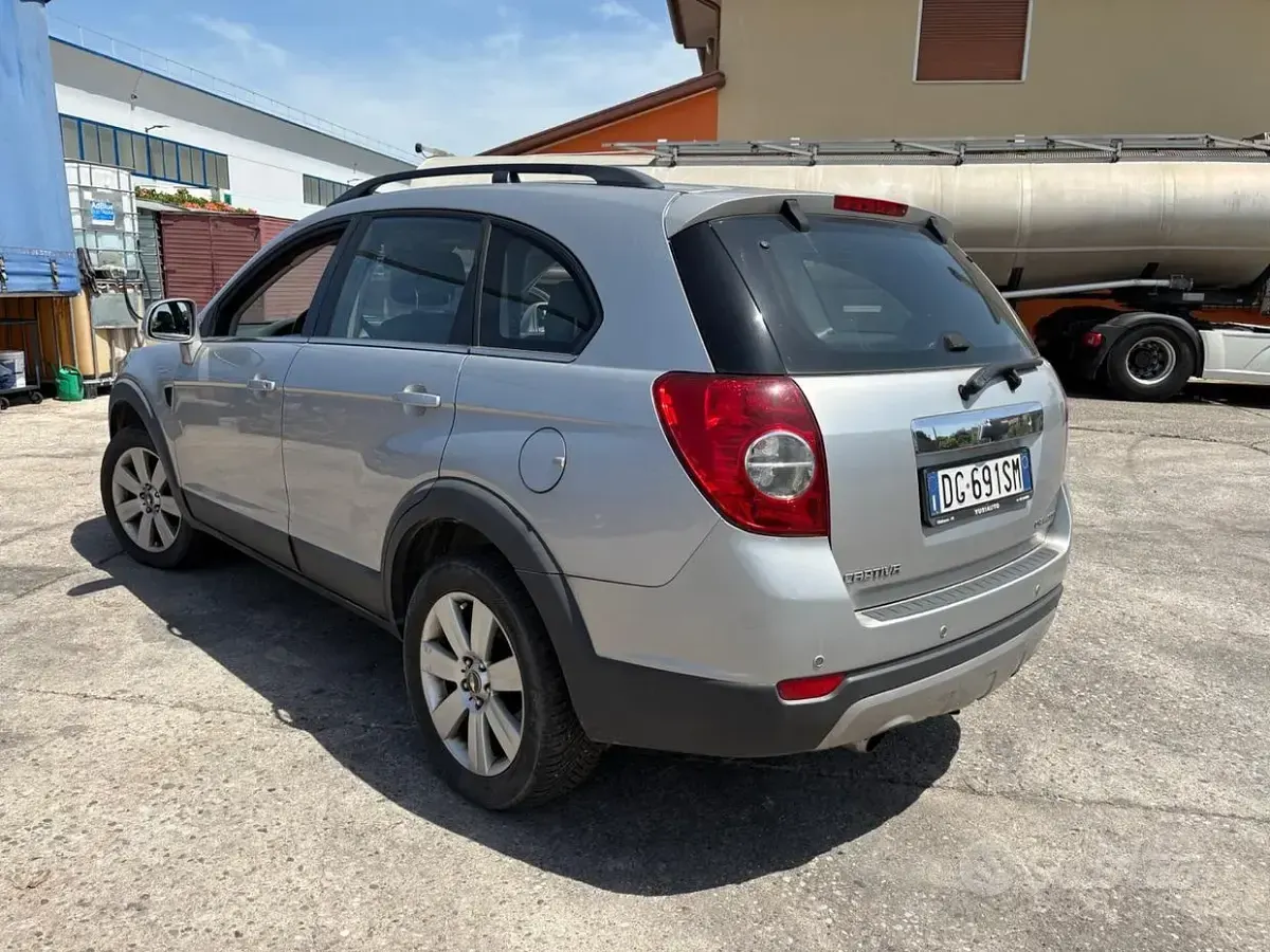 Usata Chevrolet Captiva Sport 150 CV (110 kW) 2007 Grigio SUV
