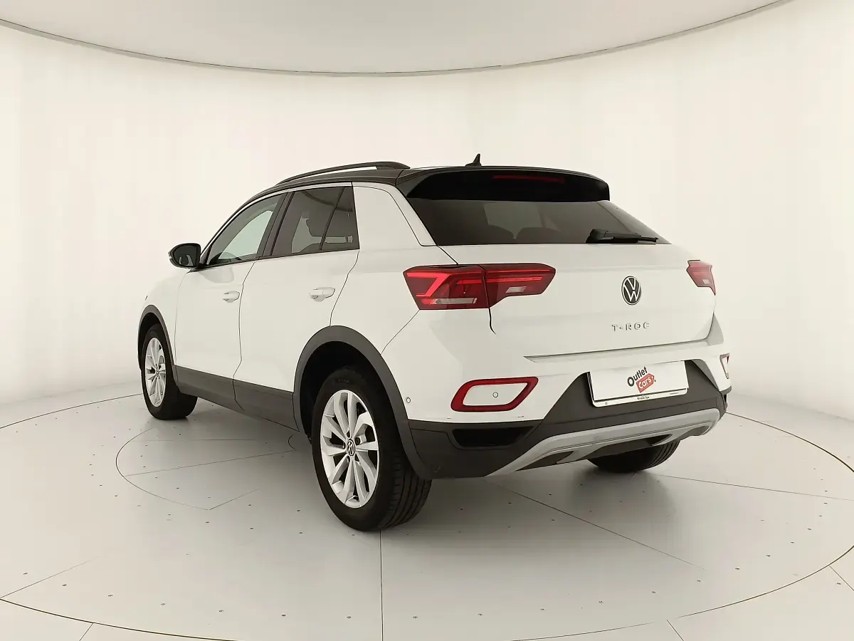 Usata VW T-Roc Life 116 CV (85 kW) 2023 Pure white nero SUV