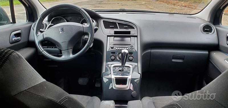 Usata Peugeot 5008 2011 Blu Berlina