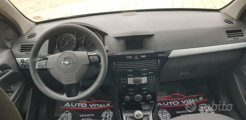 Usata Opel Astra 110 CV (80 kW) 2010 Nero Station wagon