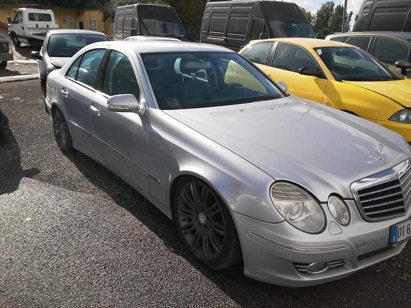 Usata Mercedes E320 Avantgarde 224 CV (164 kW) 2008 Argento Berlina