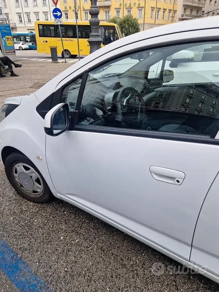 Begagnad Chevrolet Spark 68 HK (50 kW) 2012 Vit Halvkombi
