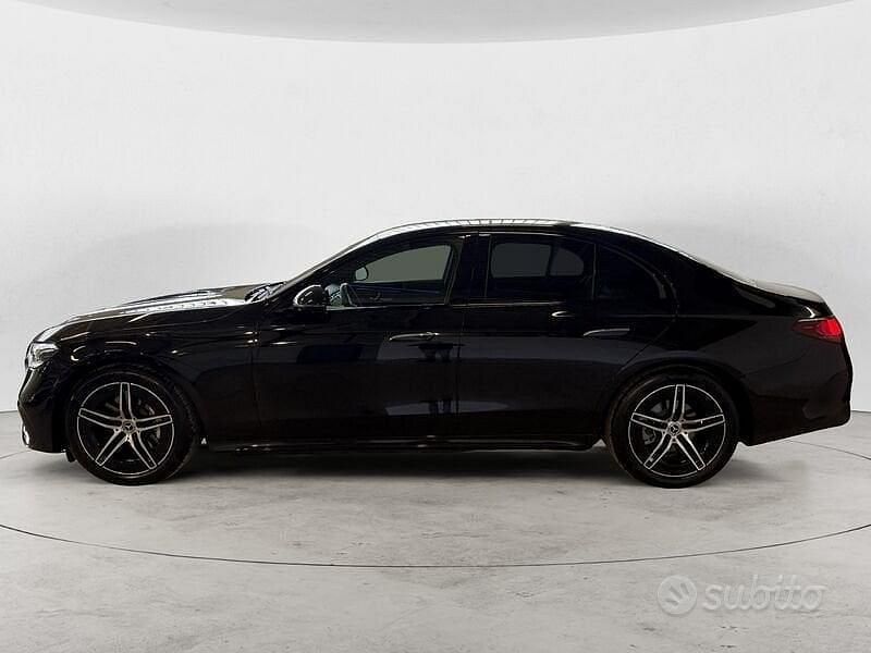Usata Mercedes E220 AMG Line Premium 197 CV (144 kW) 2024 Nero Berlina