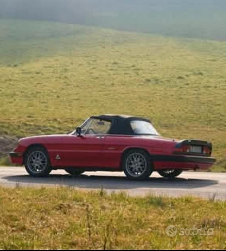 Begagnad Alfa Romeo Spider Quadrifoglio Verde 125 HK (91 kW) 1997 Röd Cab