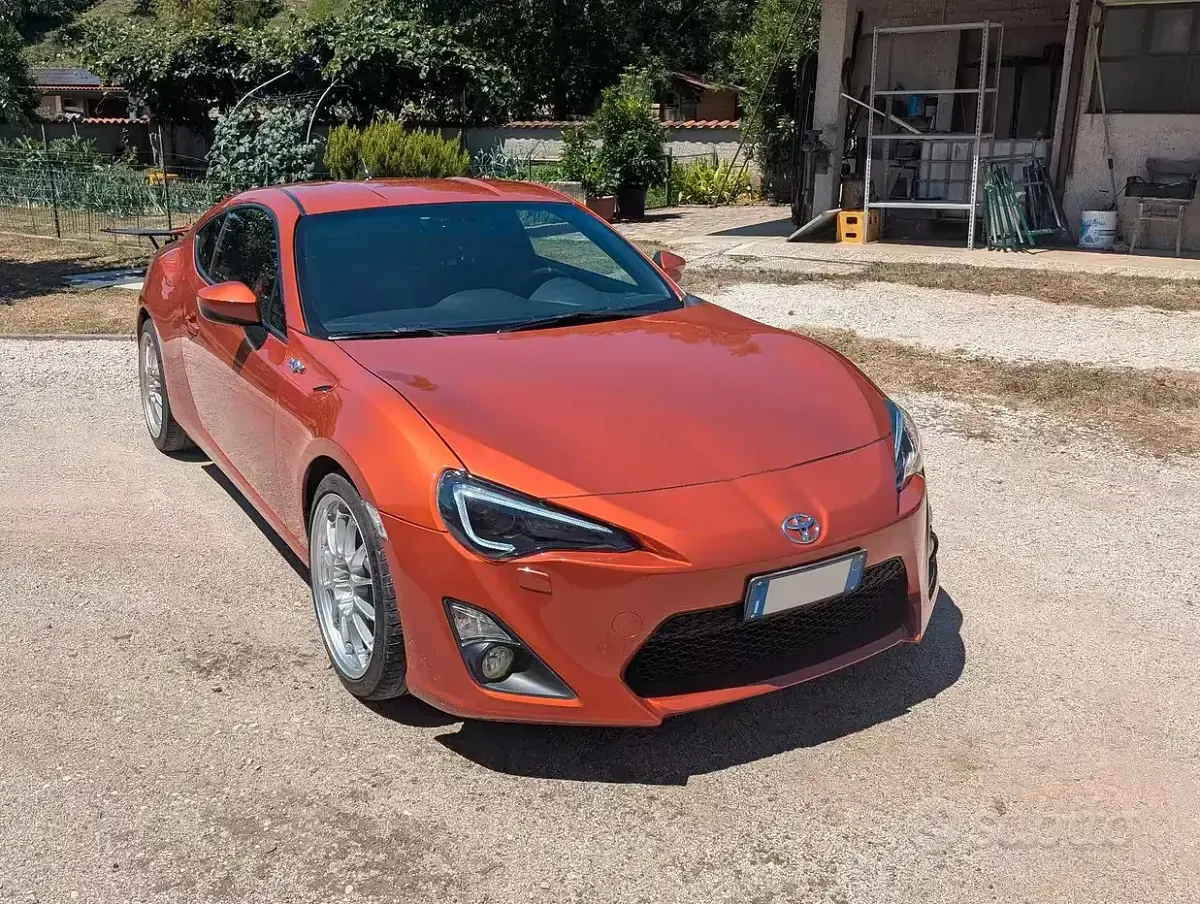 Usata Toyota GT86 GT 200 CV (147 kW) 2012 Arancione Coupé