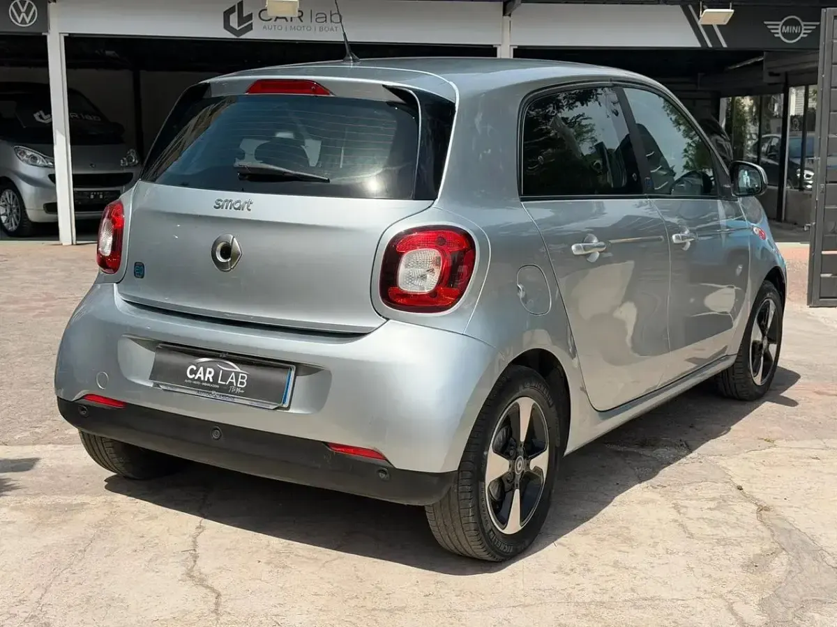 Usata Smart ForFour Electric Drive Passion 40 kW (55 CV) 2021 Grigio Berlina