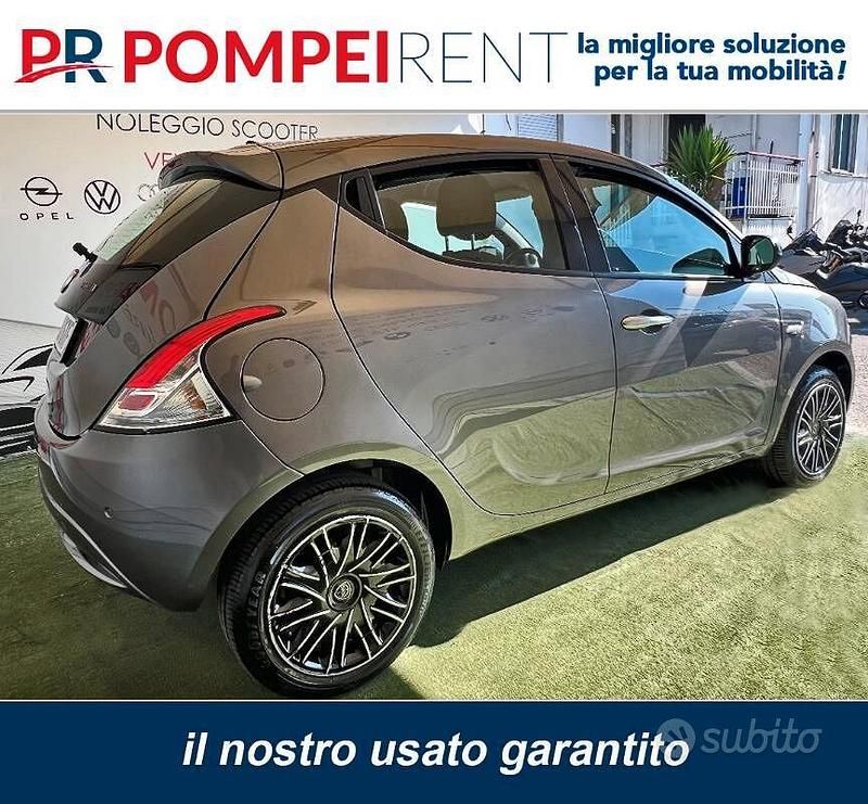 Usata Lancia Ypsilon Gold 70 CV (51 kW) 2022 Grigio Utilitaria