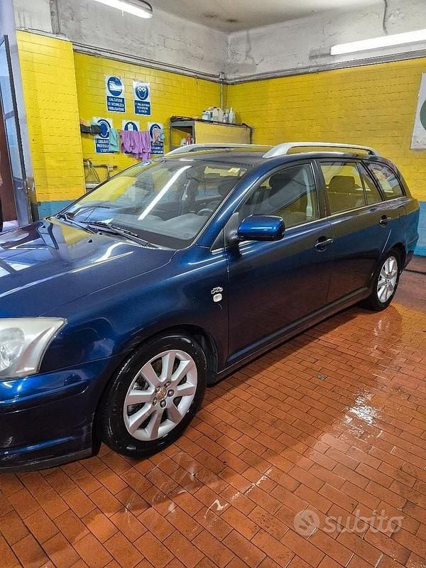 Usata Toyota Avensis 2003 Blu Station wagon
