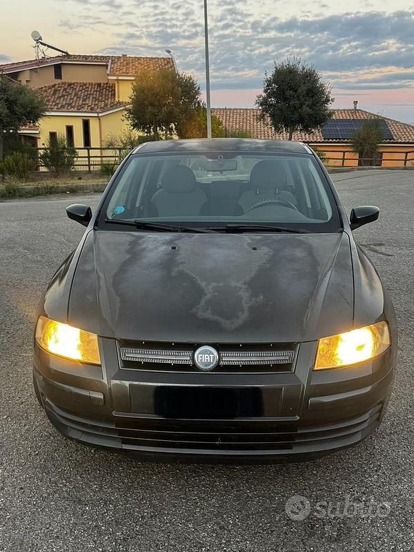 Grigio Usata 2006 Fiat Stilo Tre volumi | 3000 € (Molto cara) - Immagine 1/4
