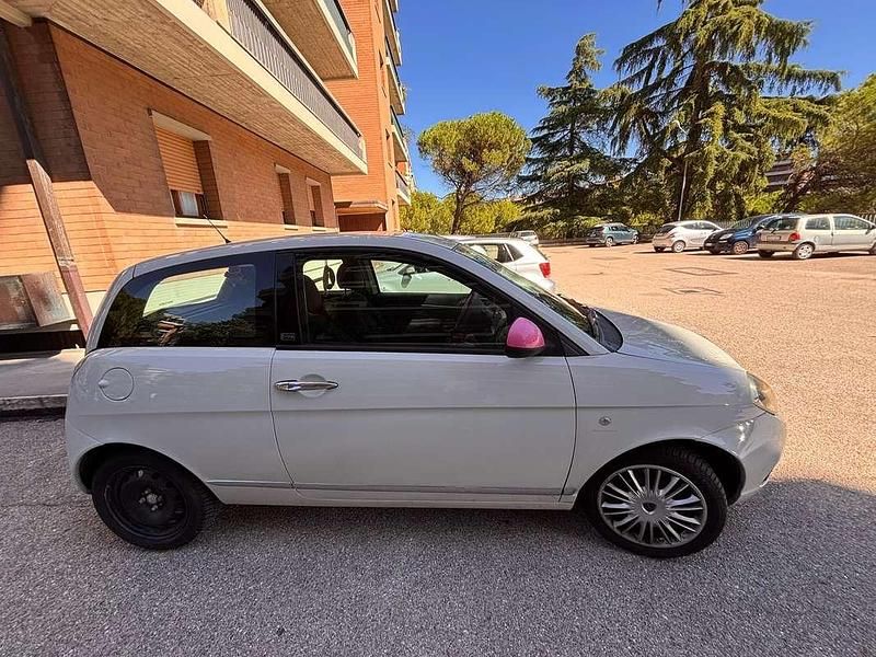 Usata Lancia Ypsilon 69 CV (50 kW) 2011 Bianco Utilitaria