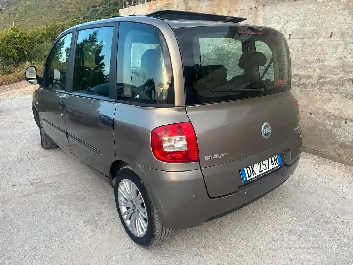 Usata Fiat Multipla Emotion 120 CV (88 kW) 2007 Grigio Monovolume
