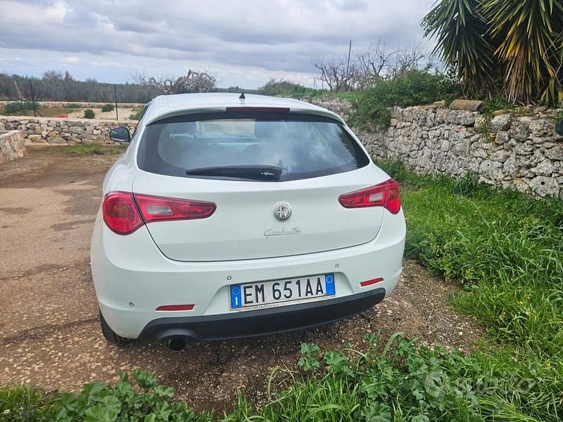 Usata Alfa Romeo Giulietta 105 CV (77 kW) 2012 Bianco Utilitaria