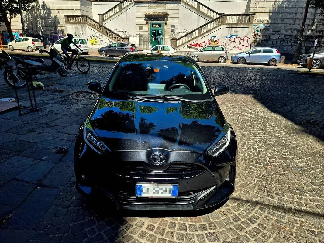 Usata Toyota Yaris Active 72 CV (52 kW) 2022 Argento Utilitaria