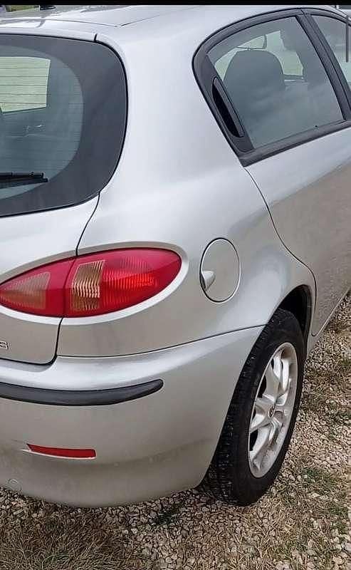 Usata Alfa Romeo 147 Distinctive 120 CV (88 kW) 2002 Grigio Utilitaria