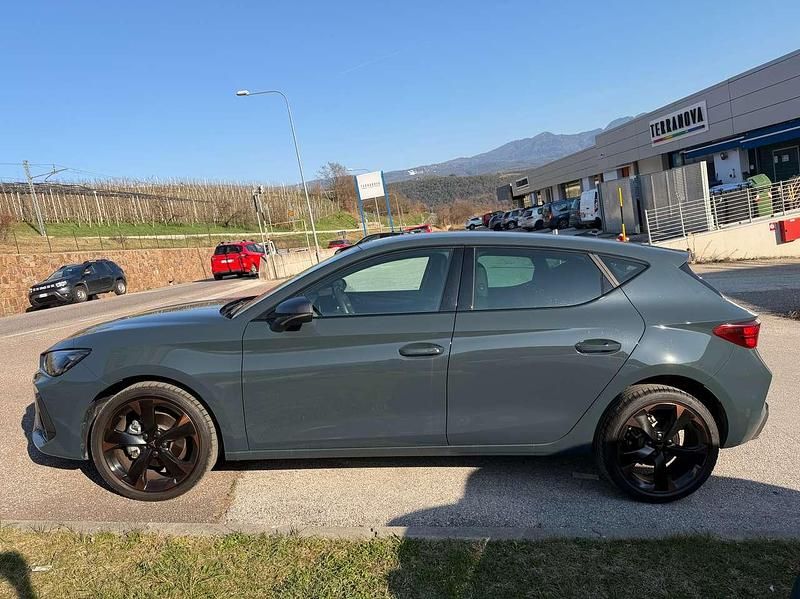 Usata Cupra Leon 150 CV (110 kW) 2024 Verde Berlina