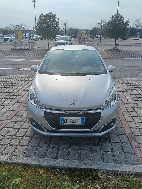 Usata Peugeot 208 Active 75 CV (55 kW) 2017 Grigio Utilitaria