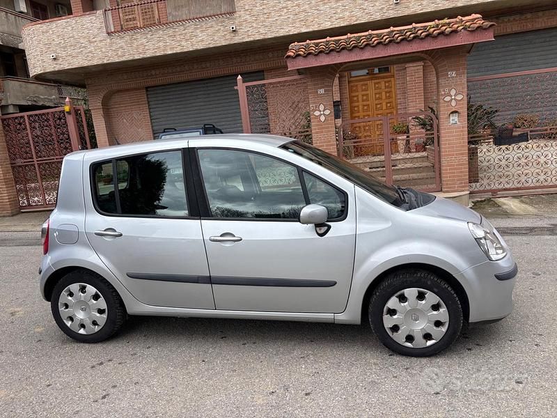 Usata Renault Modus Luxe 70 CV (51 kW) 2007 Grigio Monovolume