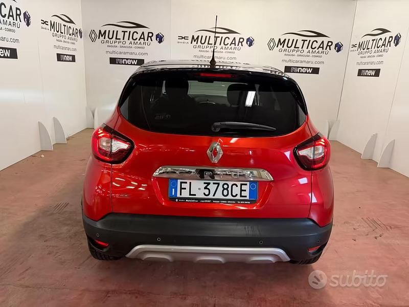 Usata Renault Captur Intens 110 CV (80 kW) 2017 Rosso SUV