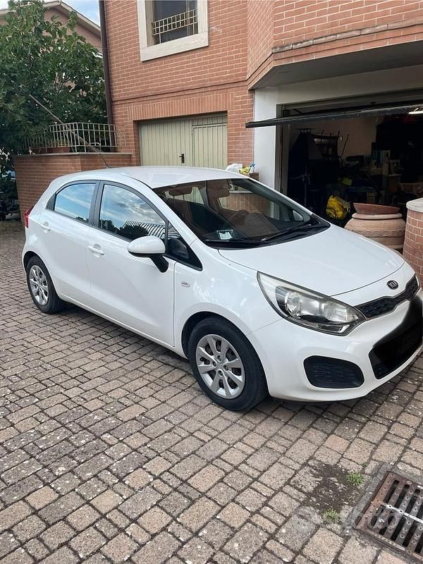 Usata Kia Rio EX 86 CV (63 kW) 2012 Bianco Berlina