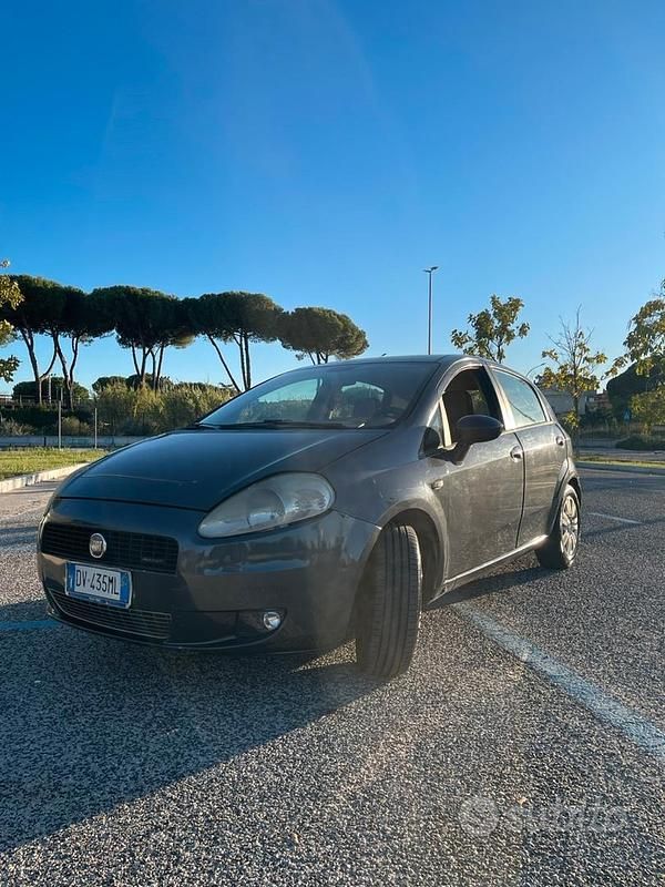 Usata Fiat Grande Punto 75 CV (55 kW) 2009 Grigio Utilitaria