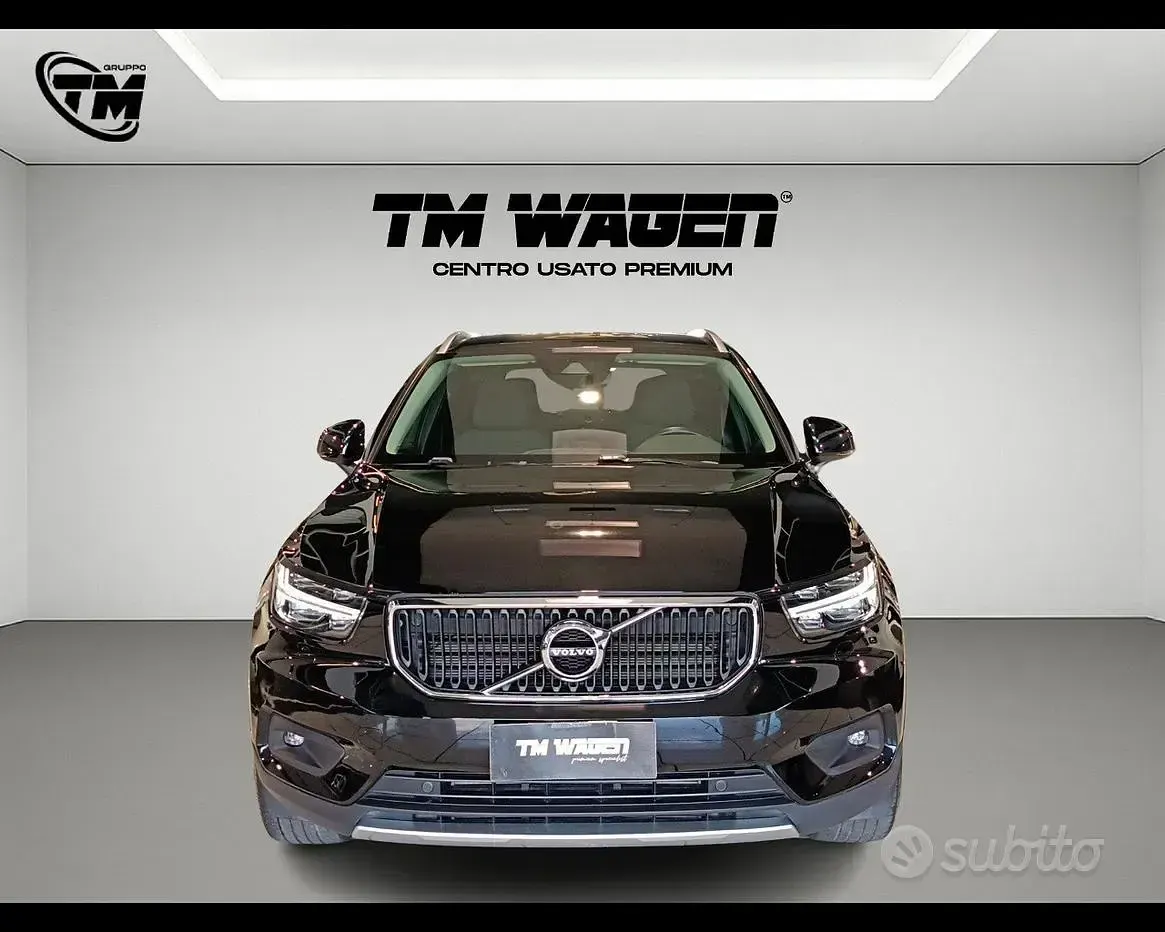 Usata Volvo XC40 Momentum 163 CV (119 kW) 2021 Nero SUV