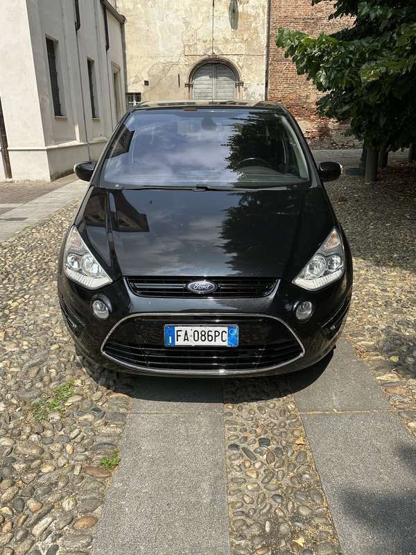 Usata 2015 Ford S-MAX Titanium Monovolume | 11.750 € (Buon prezzo) - Immagine 1/4