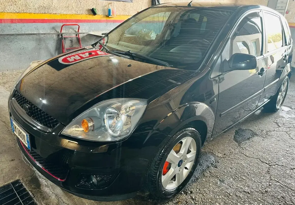 Usata Ford Fiesta 75 CV (55 kW) 2008 Nero Utilitaria