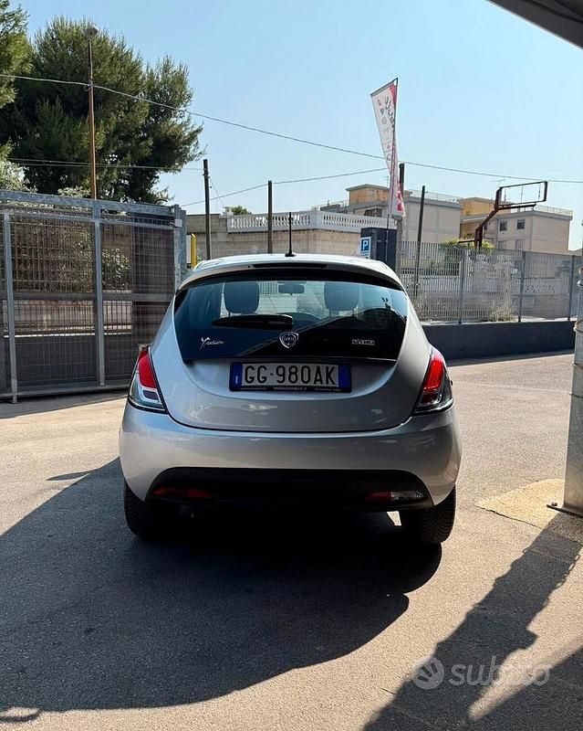 Usata Lancia Ypsilon S 69 CV (50 kW) 2021 Grigio Utilitaria