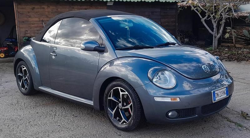 Usata VW New Beetle 115 CV (84 kW) 2008 Grigio Utilitaria