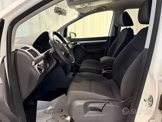 Usata VW Touran Trendline 105 CV (77 kW) 2012 Bianco Monovolume