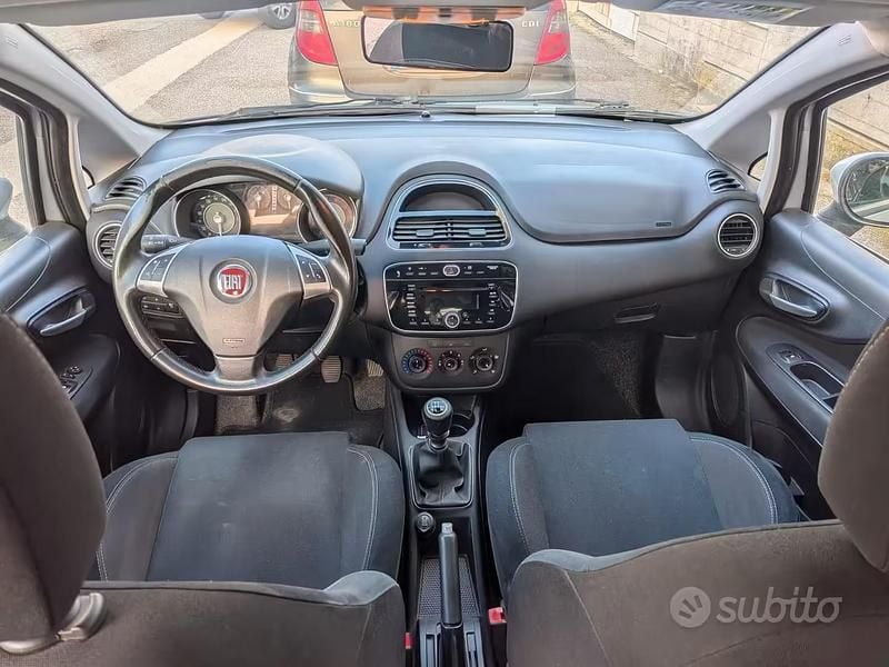 Usata Fiat Punto Lounge 69 CV (50 kW) 2016 Grigio Utilitaria