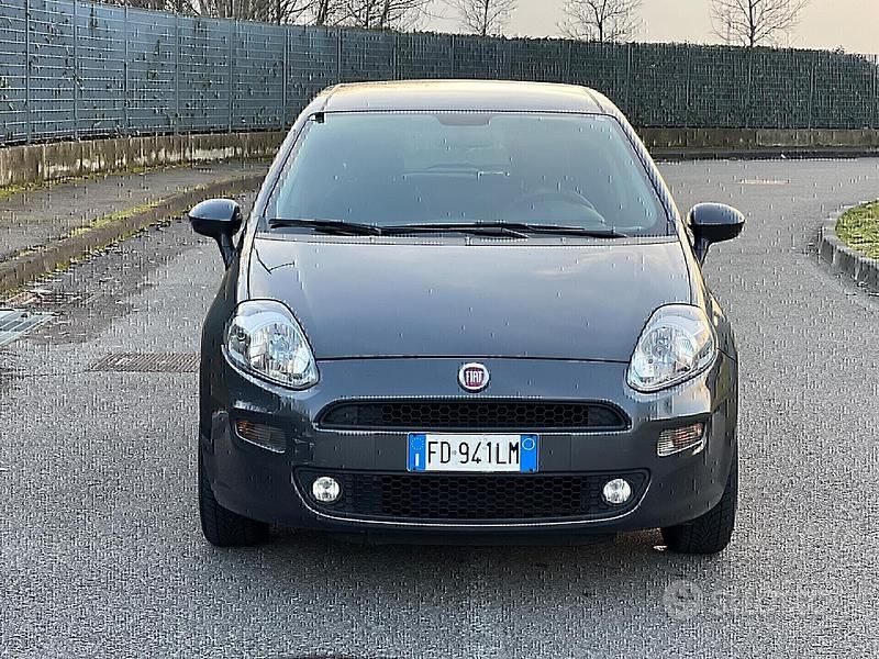 Usata Fiat Punto 77 CV (56 kW) 2016 Grigio Berlina