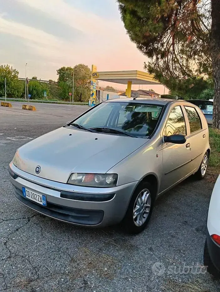 Usata Fiat Punto 80 CV (58 kW) 2002 Utilitaria