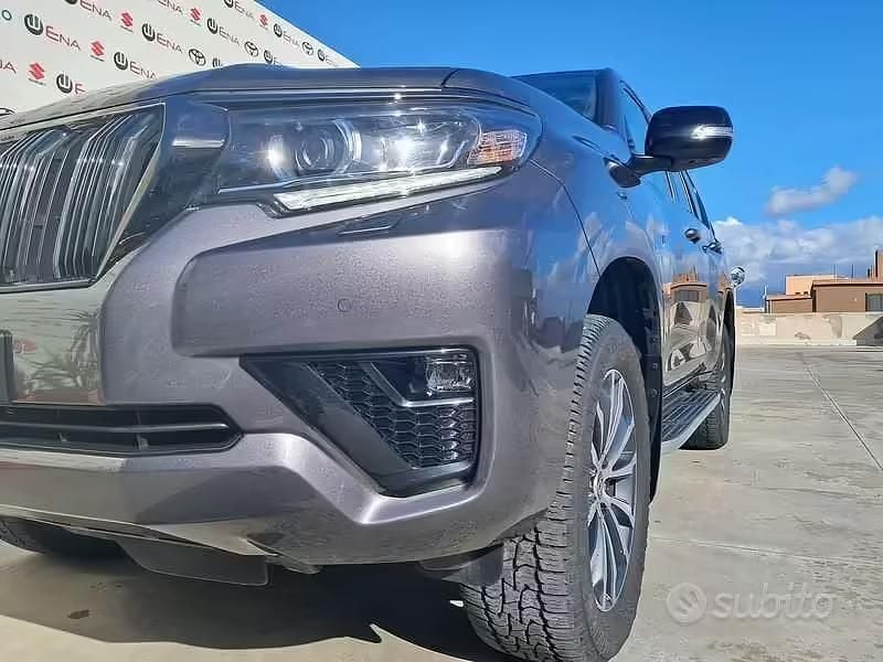 Usata Toyota Land Cruiser V8 Executive 2021 Grigio SUV